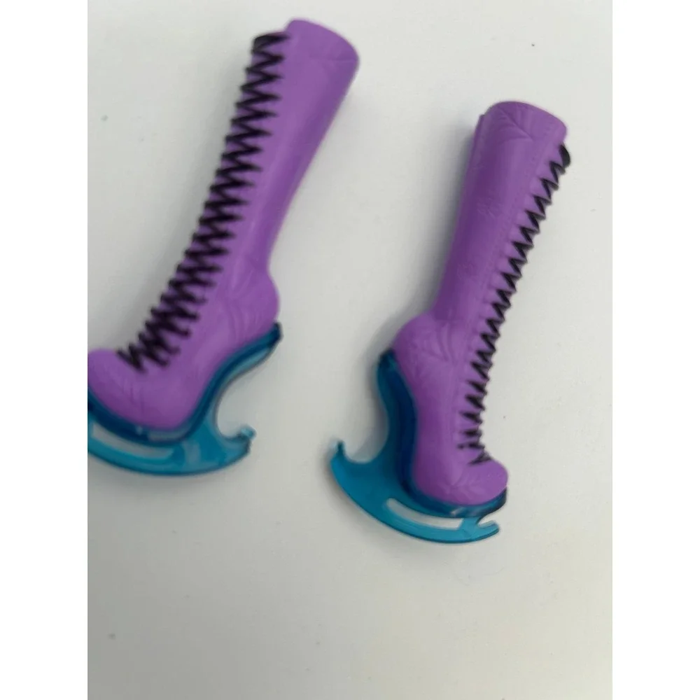 Monster High Abbey Bominable Maul Sessions Pair Ice Skating Boots